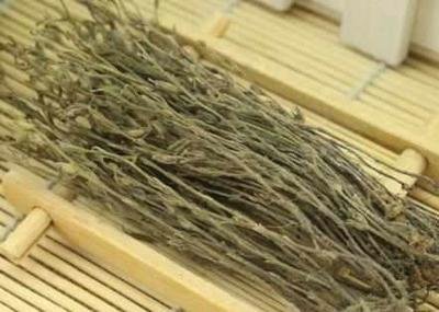 农村这种草药，和瘦肉天生一对！健脾开胃，脾虚就怕它